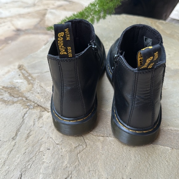 Dr. Martens AirWair Chelsea Boots 2976 - Picture 5 of 12
